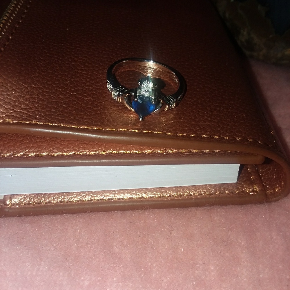 A sz 8 18 kt gp sapphire ring - Picture 2 of 4